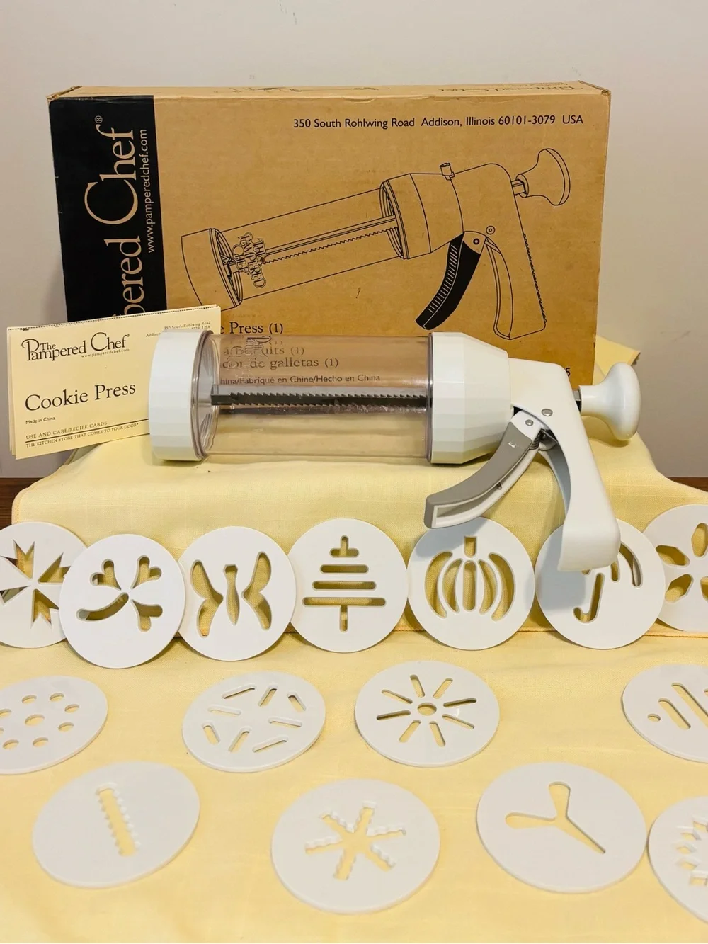 New 2003 Retired Pampered Chef  9 Cake Stencils & 2006 Cookie Press, 16 Discs
